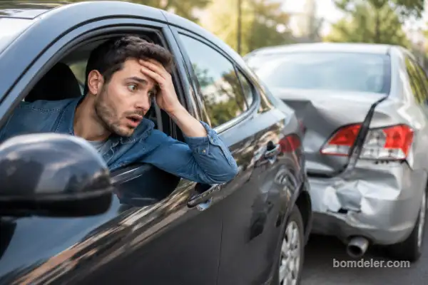 Motorista arrependido após acidente mostrando que o risco pode acontecer com qualquer pessoa